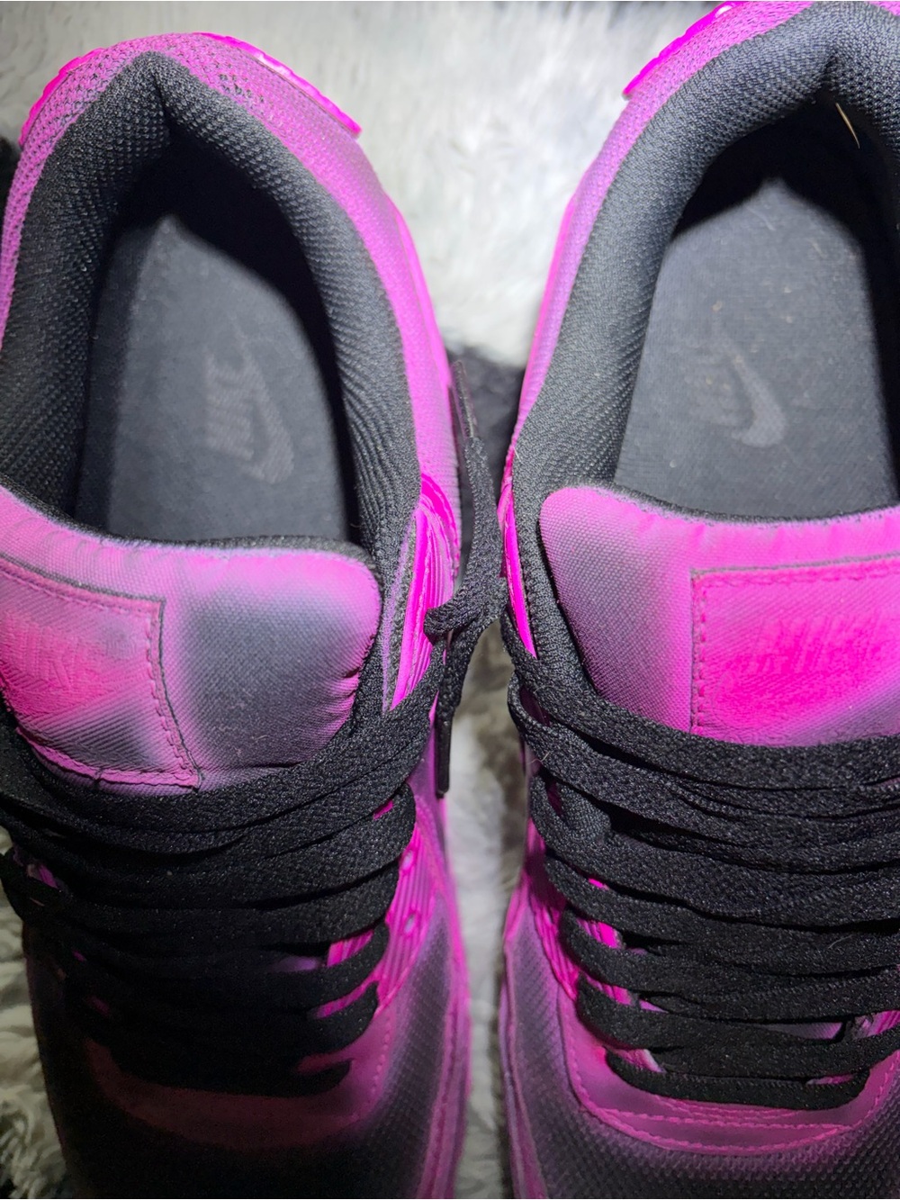 Nike men’s Air Max Sneakers in Neon Pink and Black size 10 - Picture 3 of 7